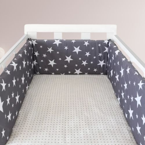Tour de lit de bebe